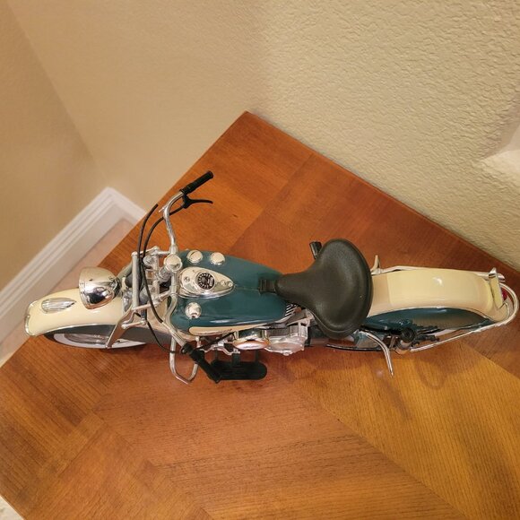 Guiloy 1948 Indian Chief Die-Cast Motorcycle - Picture 4 of 14